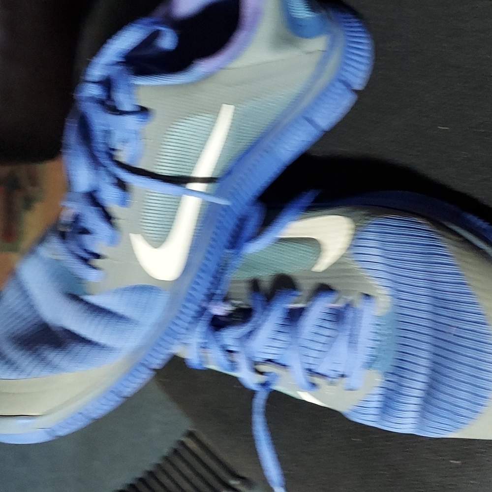 Shoes - Picture 2 of 3